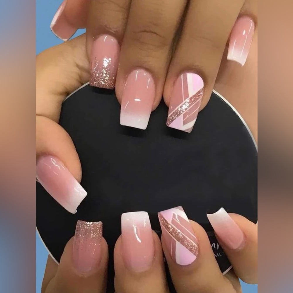 Press on nails - Picture 1 of 5